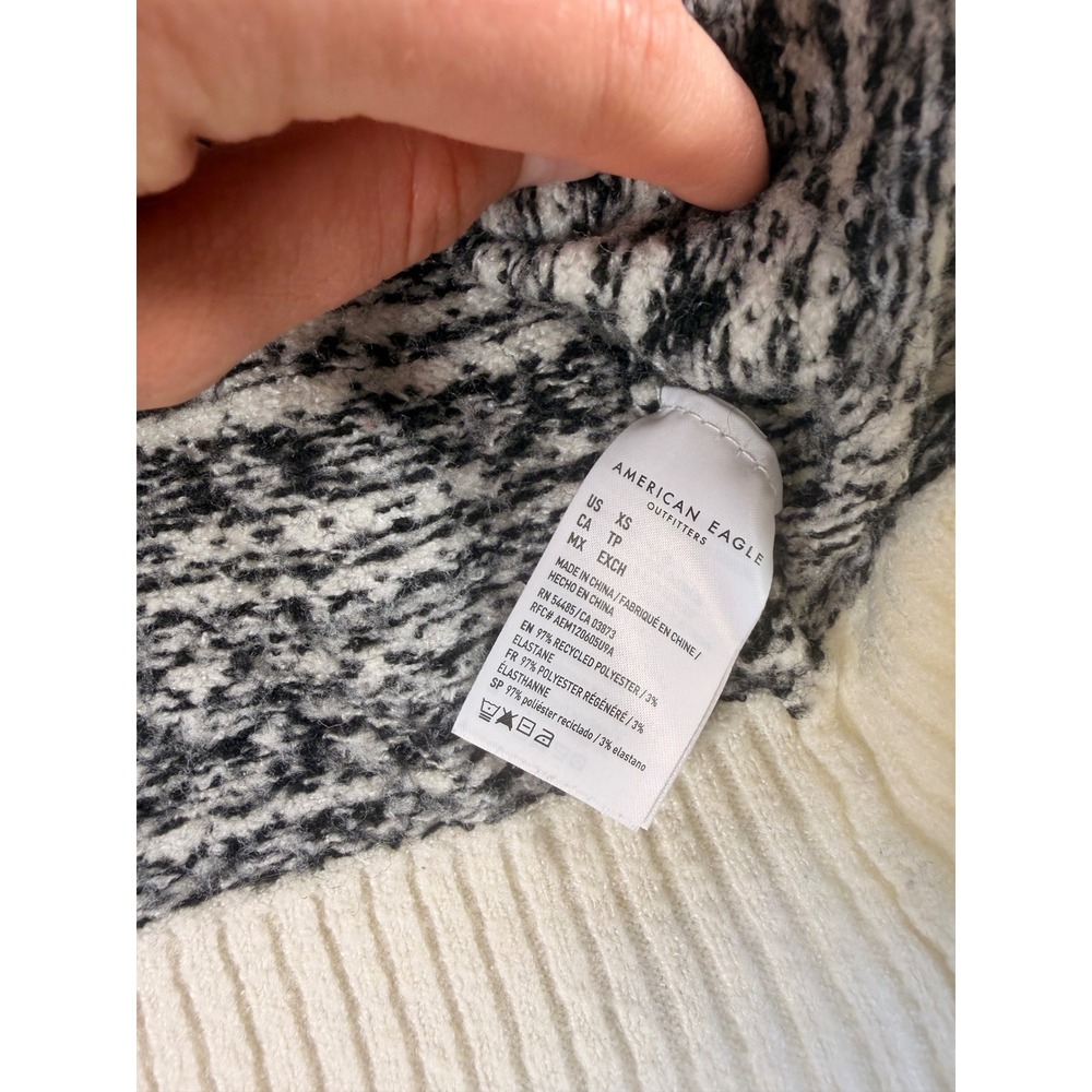 American Eagle Fair Isle Sweater Women XS Cream Black Excellent Knit Pullover - Picture 9 of 9
